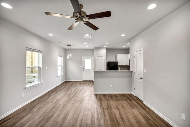 Building Photo - 207 Peruna Dr