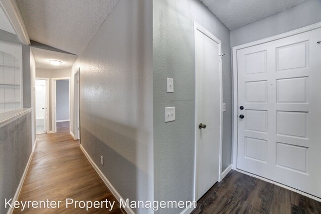 Building Photo - 3 br, 1.5 bath House - 13341 S Hickory St