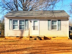 Building Photo - 903 Turrentine St