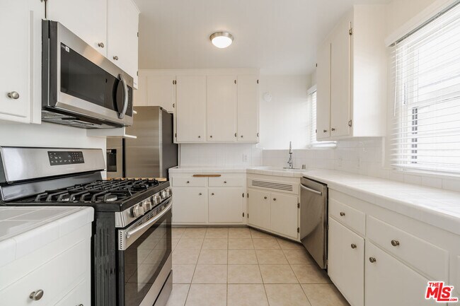 Building Photo - 12800 Stanwood Dr