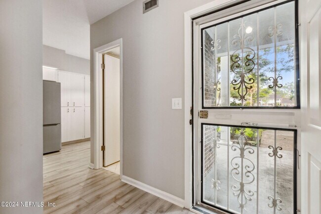 Foto del edificio - 9252 San Jose Blvd