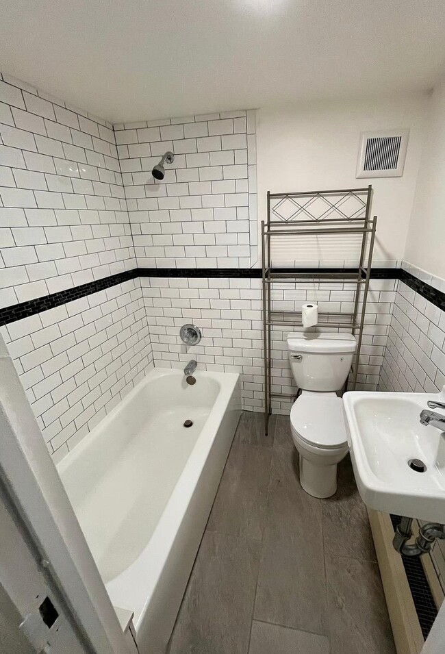 Building Photo - 34 Badeau Pl
