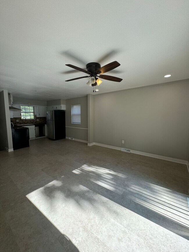 Foto del edificio - Coming Soon in Independence – Updated 3-Bedroom Duplex with 1-Car Garage