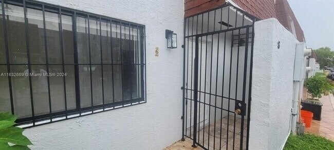 Foto del edificio - 319 NW 109th Ave