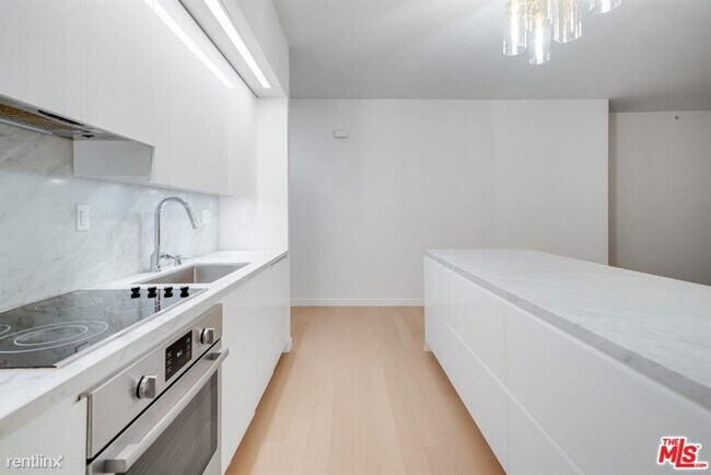 Building Photo - 2 br, 2 bath Condo - 1050 S Grand Ave Unit...