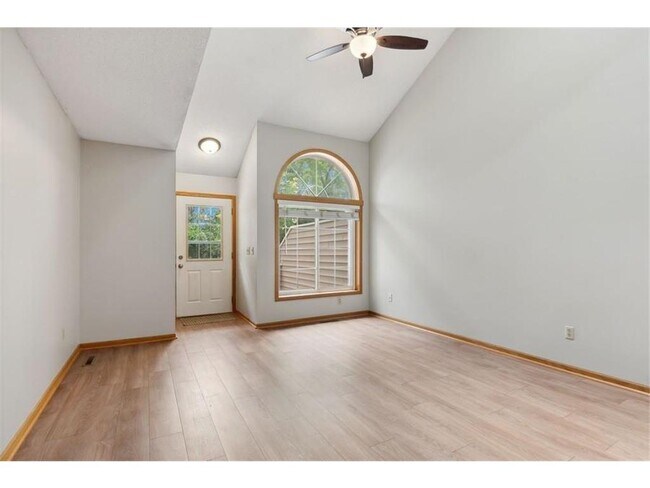 Foto del edificio - 10665 Quince St NW