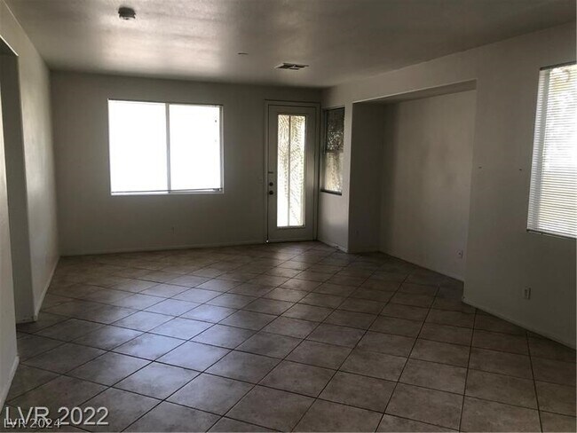 Building Photo - 9781 Del Mar Heights St