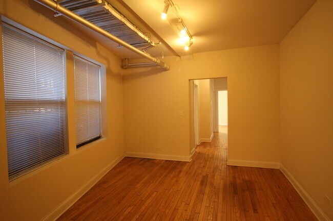 Building Photo - 1634 W North Shore Ave