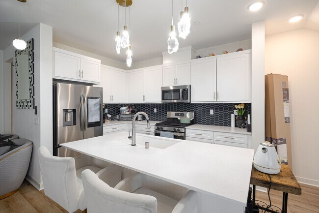 Building Photo - Modern 3-Story Townhouse in Agualuna!