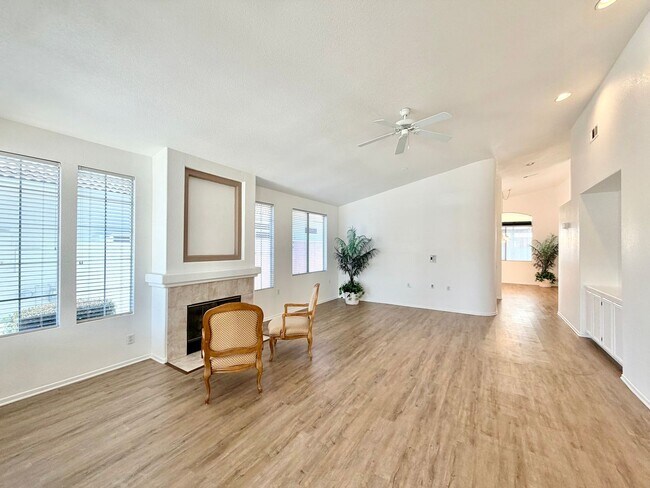 Foto del edificio - Beautiful 55+ Community 2 Bedroom + Den Home with INCLUDED Solar & Premium Amenities