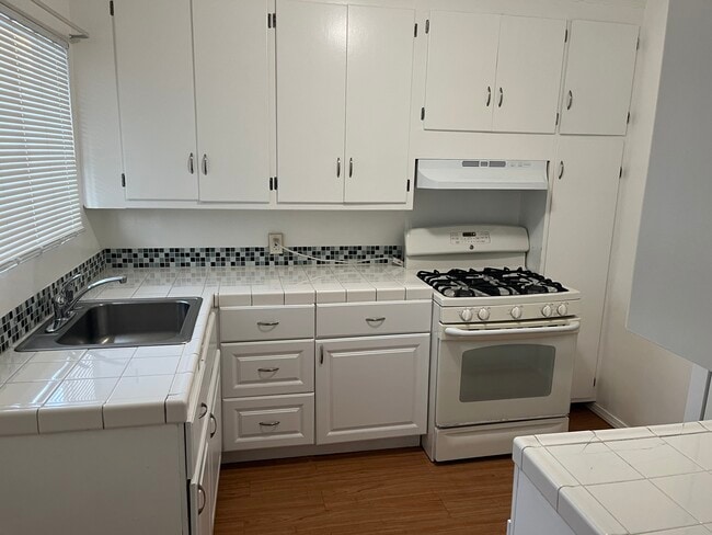 Kitchen - 10526 Link Street