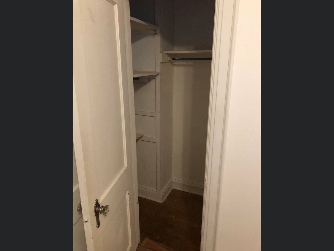Closet - 2409 Washington St W