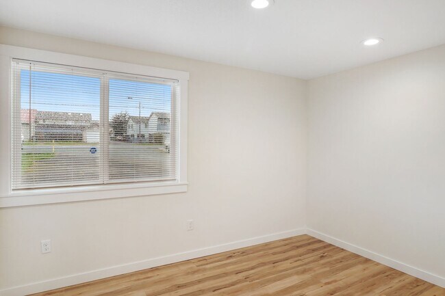 Foto del edificio - 1 Bedroom 1 Bathroom - Downtown - Island Hospital - NAS Whidbey