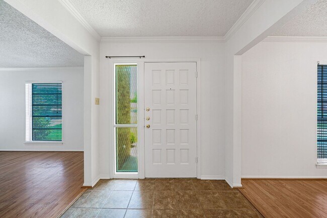 Building Photo - 4 Bedroom/2.5 Bath Red Horse Manor Subdivi...