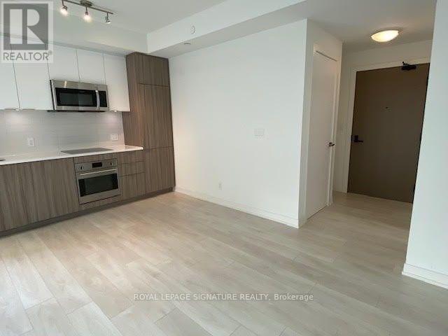 Photo du bâtiment - 223 St Clair Ave W