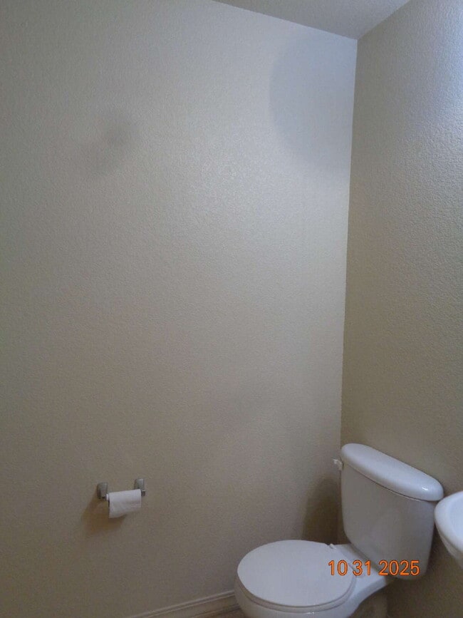 Building Photo - Well maintained and well located home