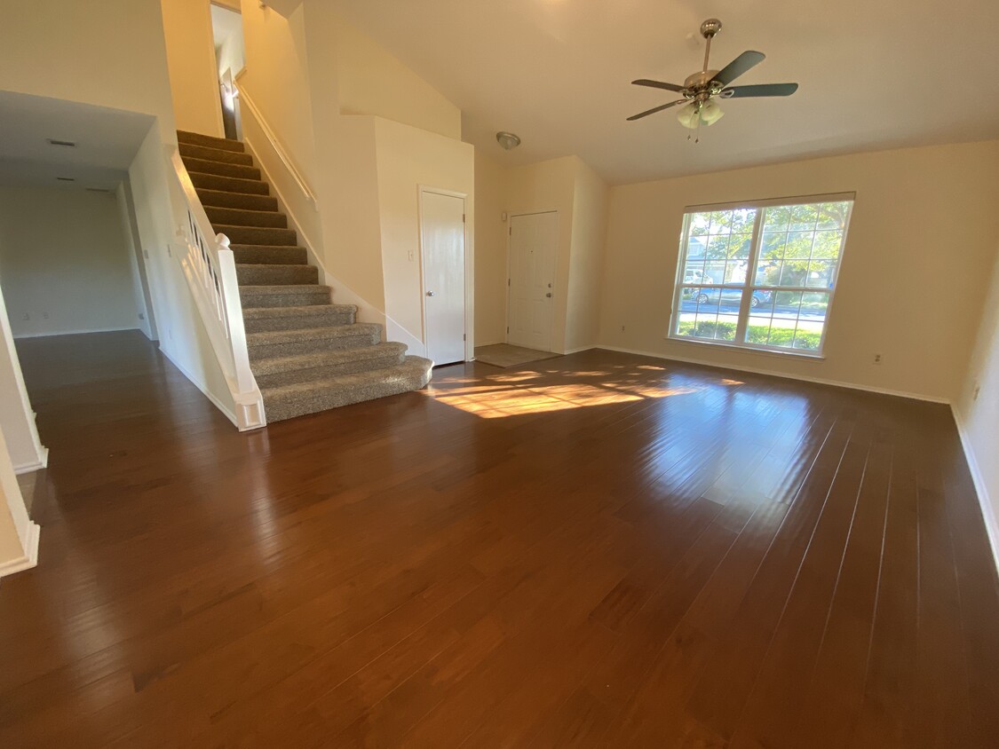 living/dining - 2204 Waterway Bnd