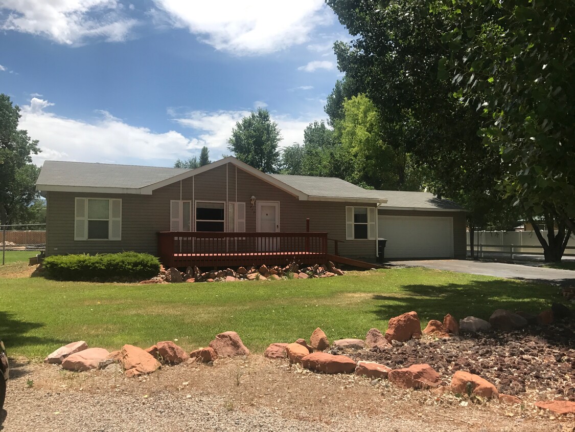 213 Sheltie Ln, Enoch, UT 84721 House Rental in Enoch, UT
