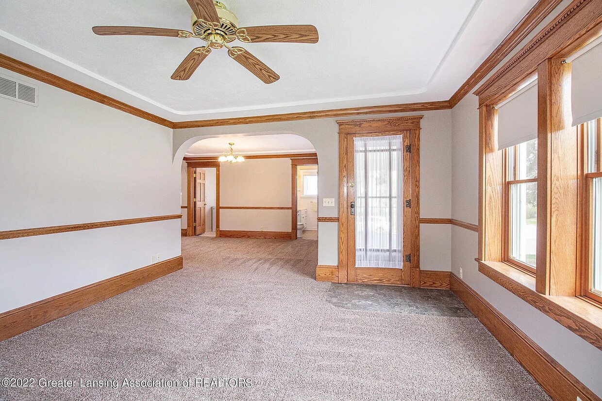 Living Room - 602 S Lansing St