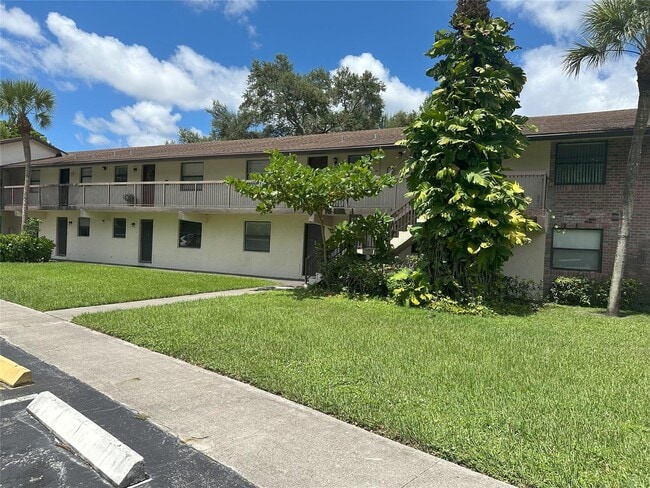 Building Photo - 6061 Shaker Wood Cir