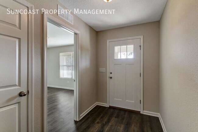Building Photo - Stunning 3BR/2BA Home In Jax!
