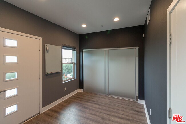 Foto del edificio - 2753 Waverly Dr