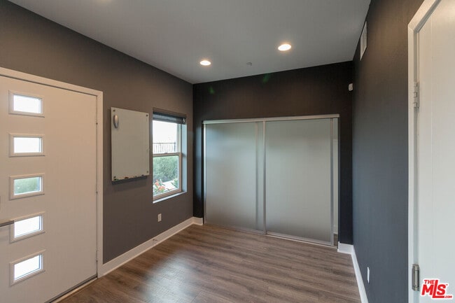 Building Photo - 2753 Waverly Dr