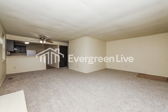 Foto del edificio - 8811 Foxgate Ct