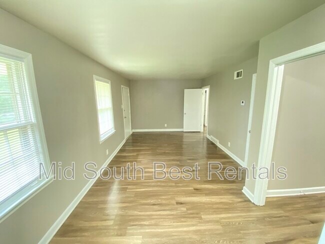 Building Photo - 1943 Falls Dr