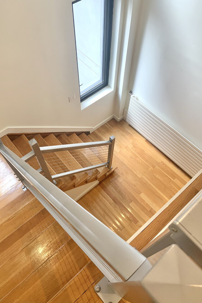 Foto del edificio - 215 E 81st St
