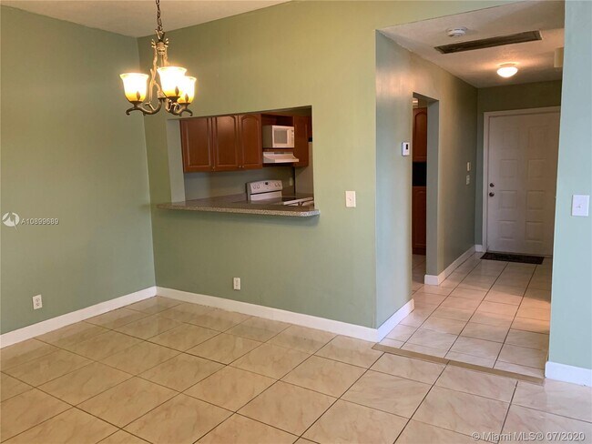 Foto del edificio - 9888 NW 14th Ct