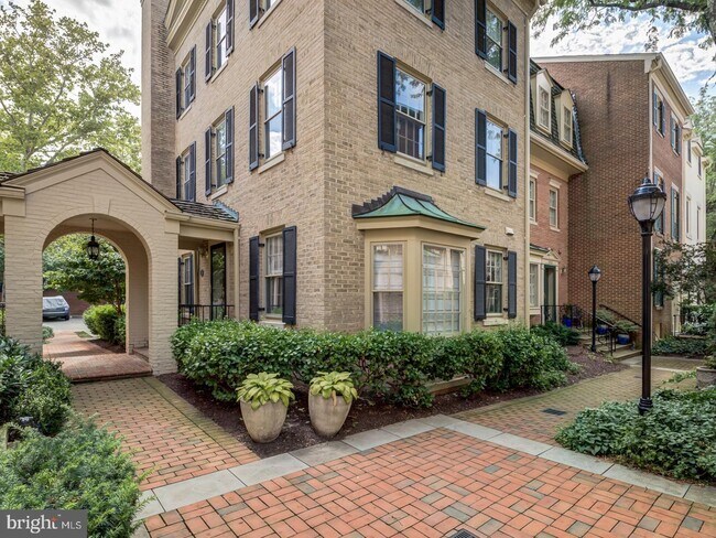 Building Photo - 4354 Westover Pl NW