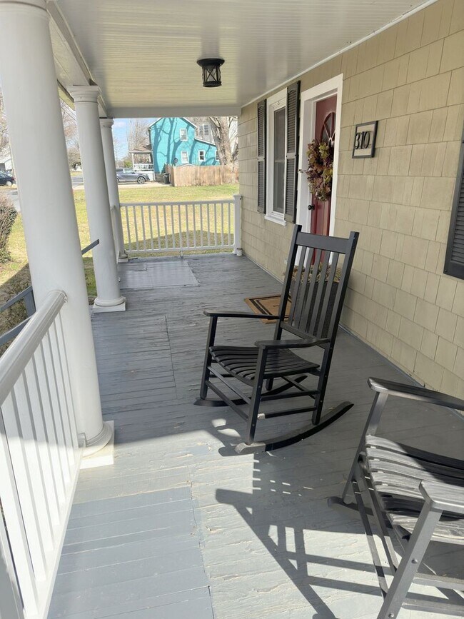 Building Photo - Charming 4 Bed 2 Bath Cape Cod For Rent In...