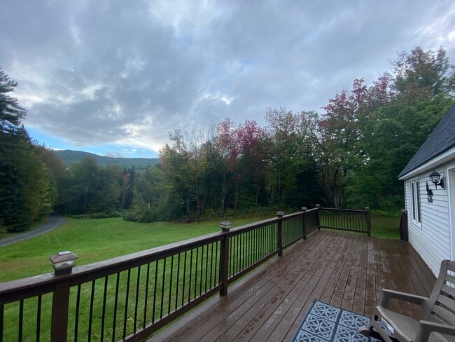 Deck - 636 Old County Rd N