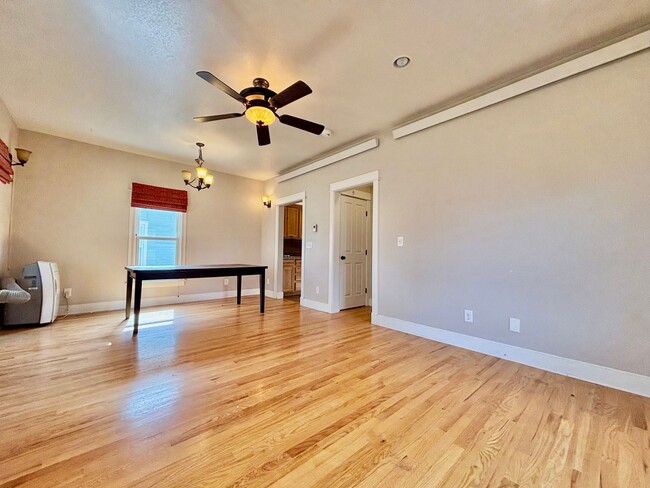 Building Photo - Spacious and Bright 1 Bed 1 Bath Duplex in...