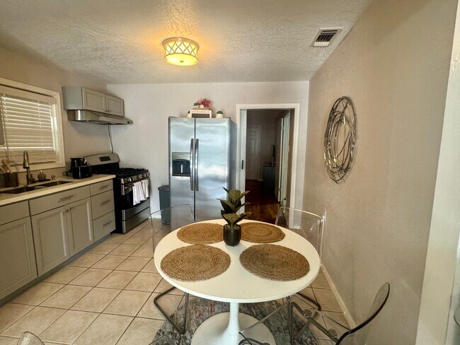 Foto del edificio - Harlandale 3 bedroom, 2 bath