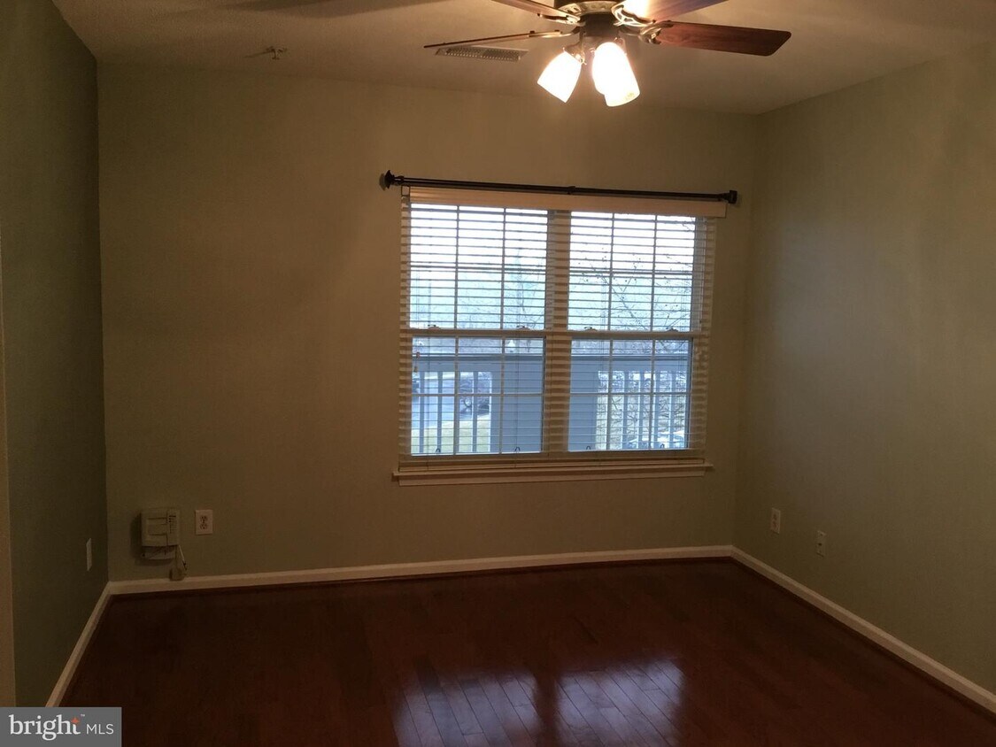 20273 Beechwood Terrace Unit 301, Ashburn, VA 20147 Apartment for