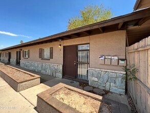 Building Photo - 26 W 6th Pl