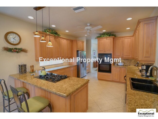 Building Photo - AVAILABLE NOW!  MUST SEE!