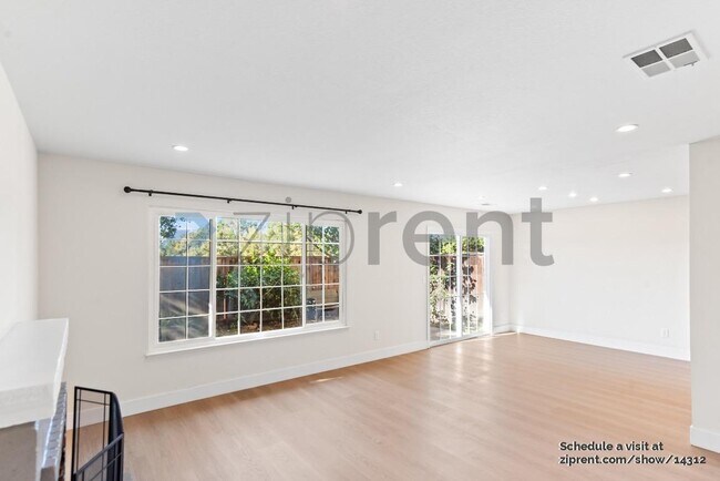 Building Photo - 735 Creekland Cir