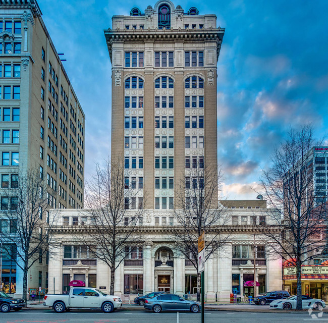 Building Photo - The Maclellan