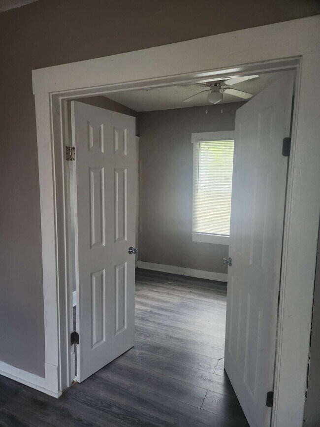 Foto del edificio - "Charming 3-Bedroom on Durkee Avenue, Clev...