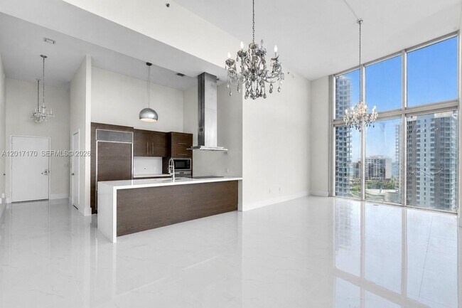 Building Photo - 495 Brickell Ave