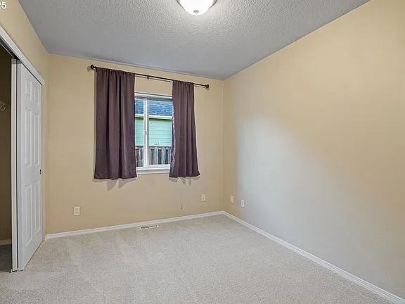 Foto del edificio - "Charming 3-Bed Oasis in Monmouth with Cozy Fireplace & Stylish Furnishings!"