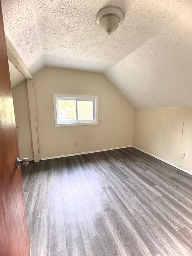 Foto del edificio - 243 Clay Ave
