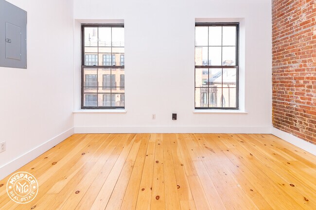 Building Photo - 167 N 6th St