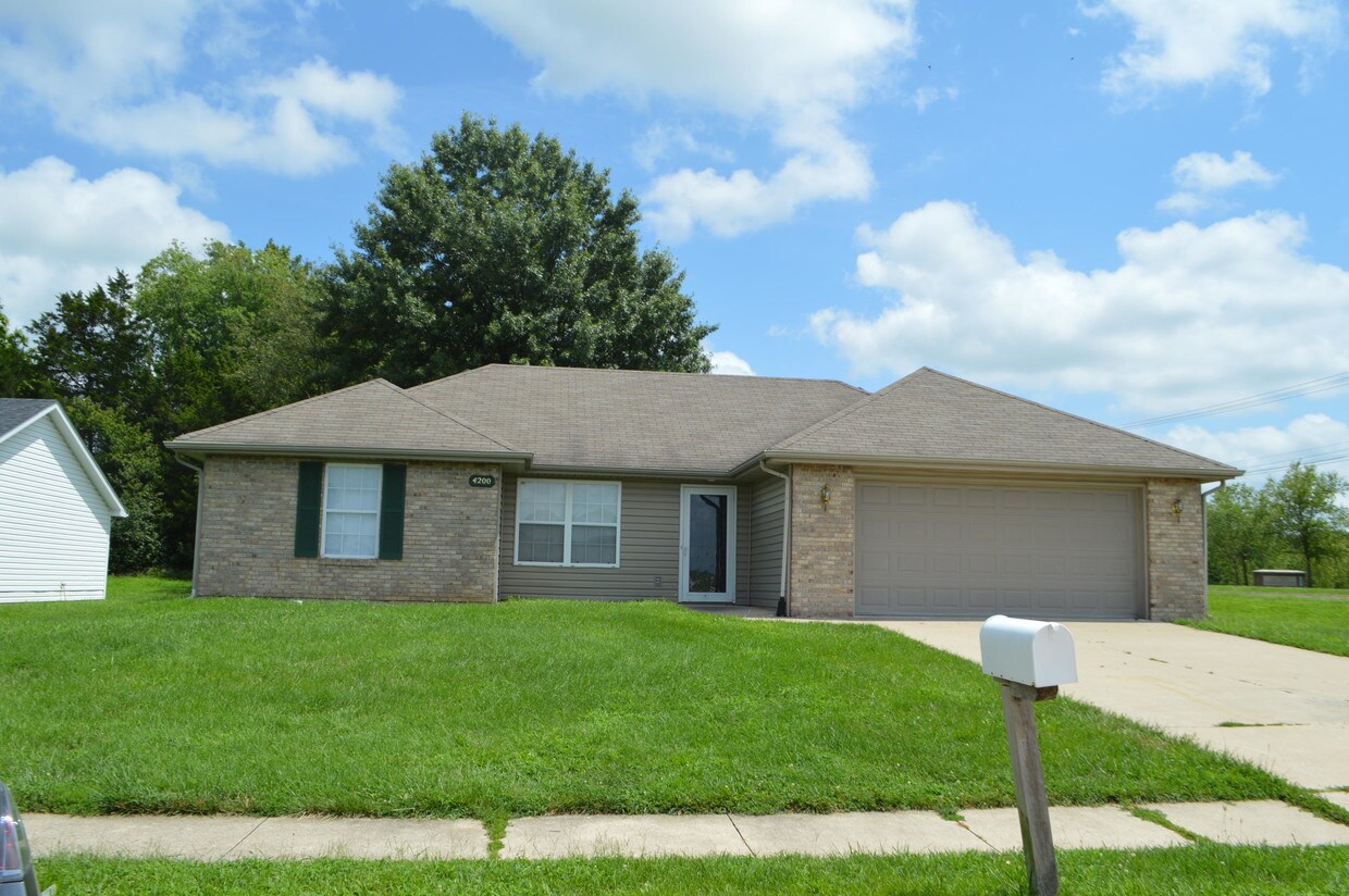 Foto principal - 4200 Derby Ridge Dr
