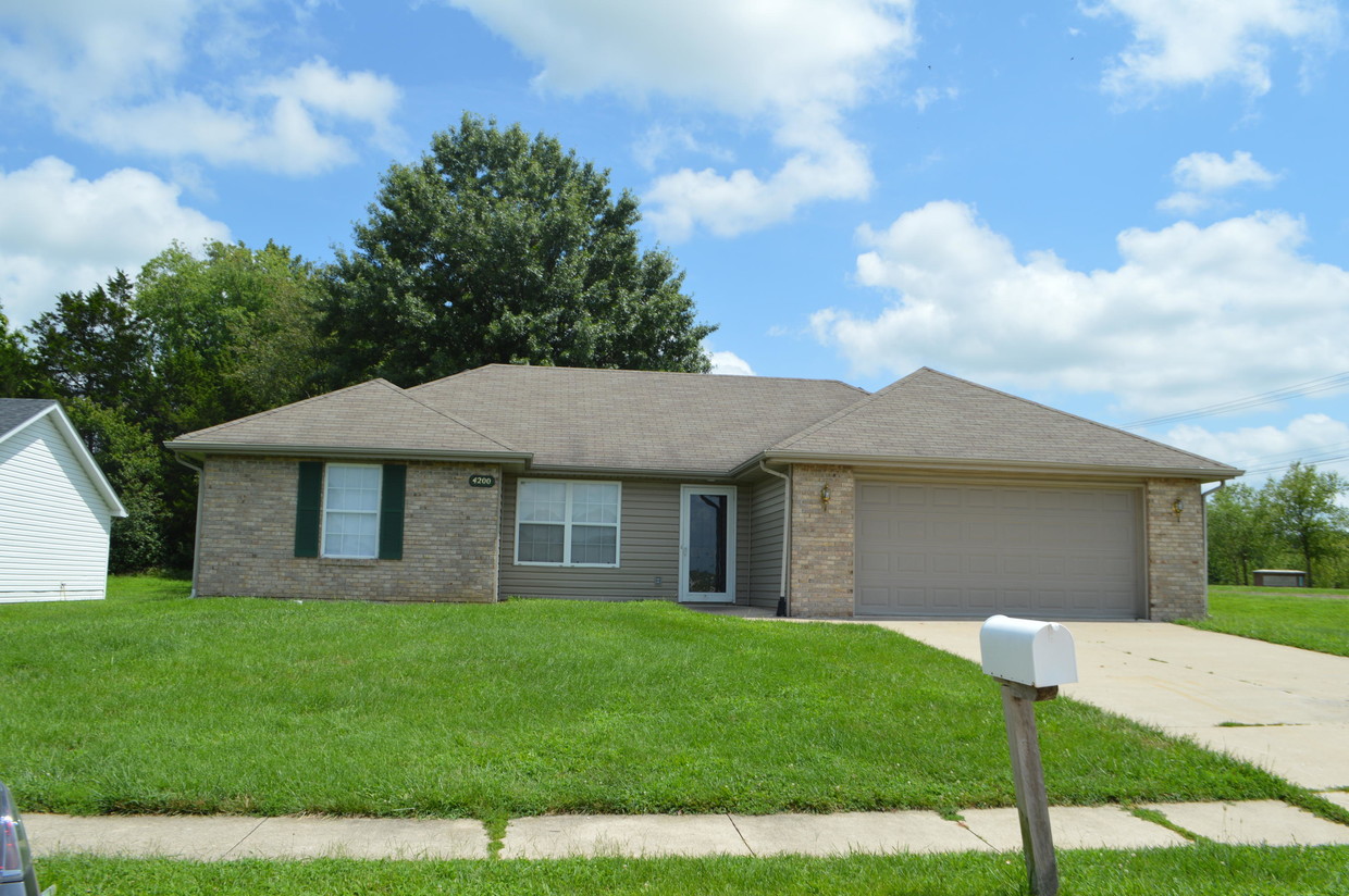 Primary Photo - 4200 Derby Ridge Dr
