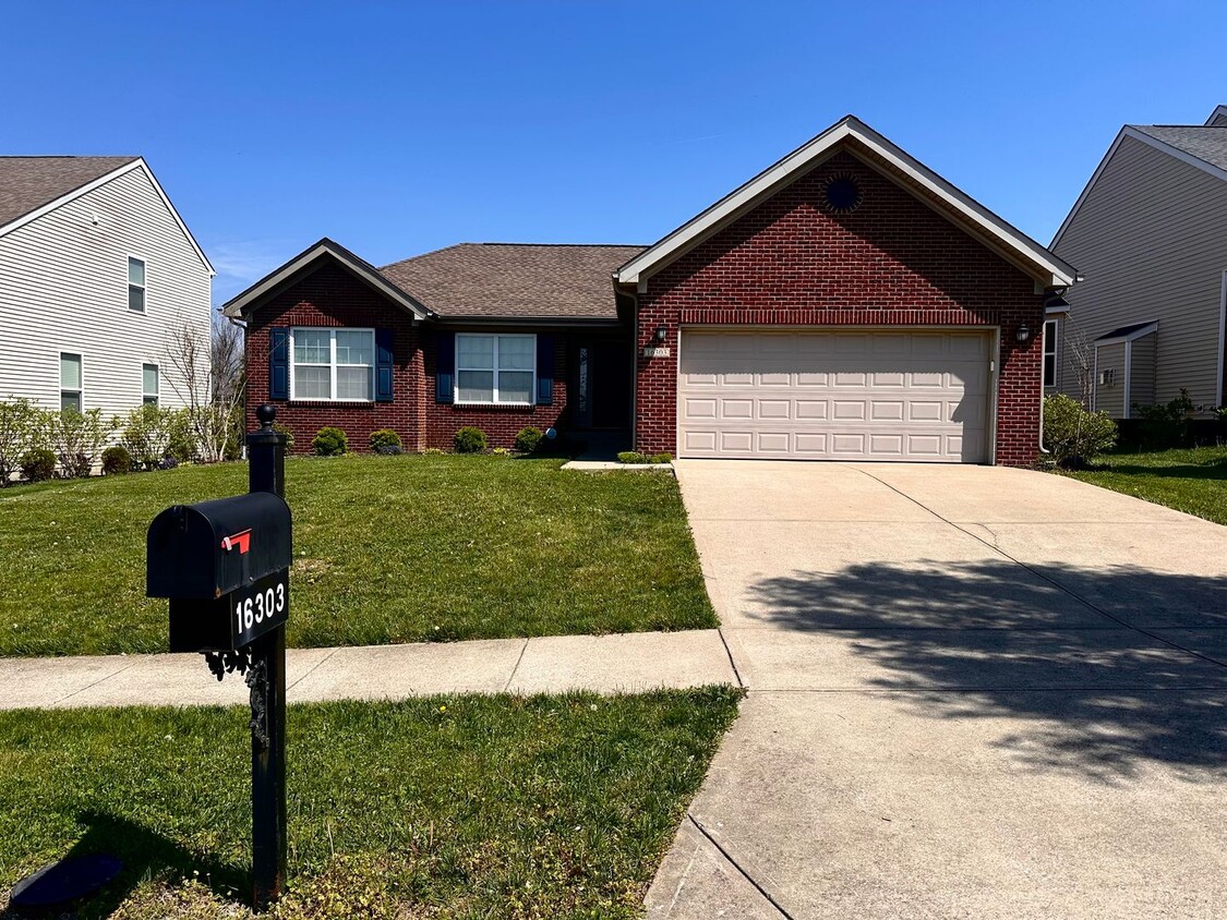 4BR/2BA Home for Rent in Eastwood w/Basement and Backyard Deck! - 4BR/2BA Home for Rent in Eastwood w/Basement and Backyard Deck!