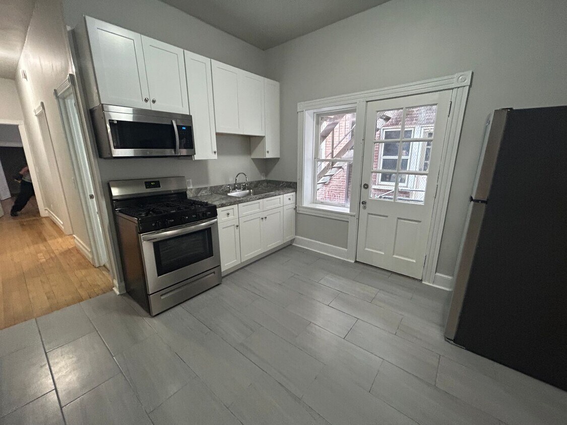 Primary Photo - 520 E. King St.